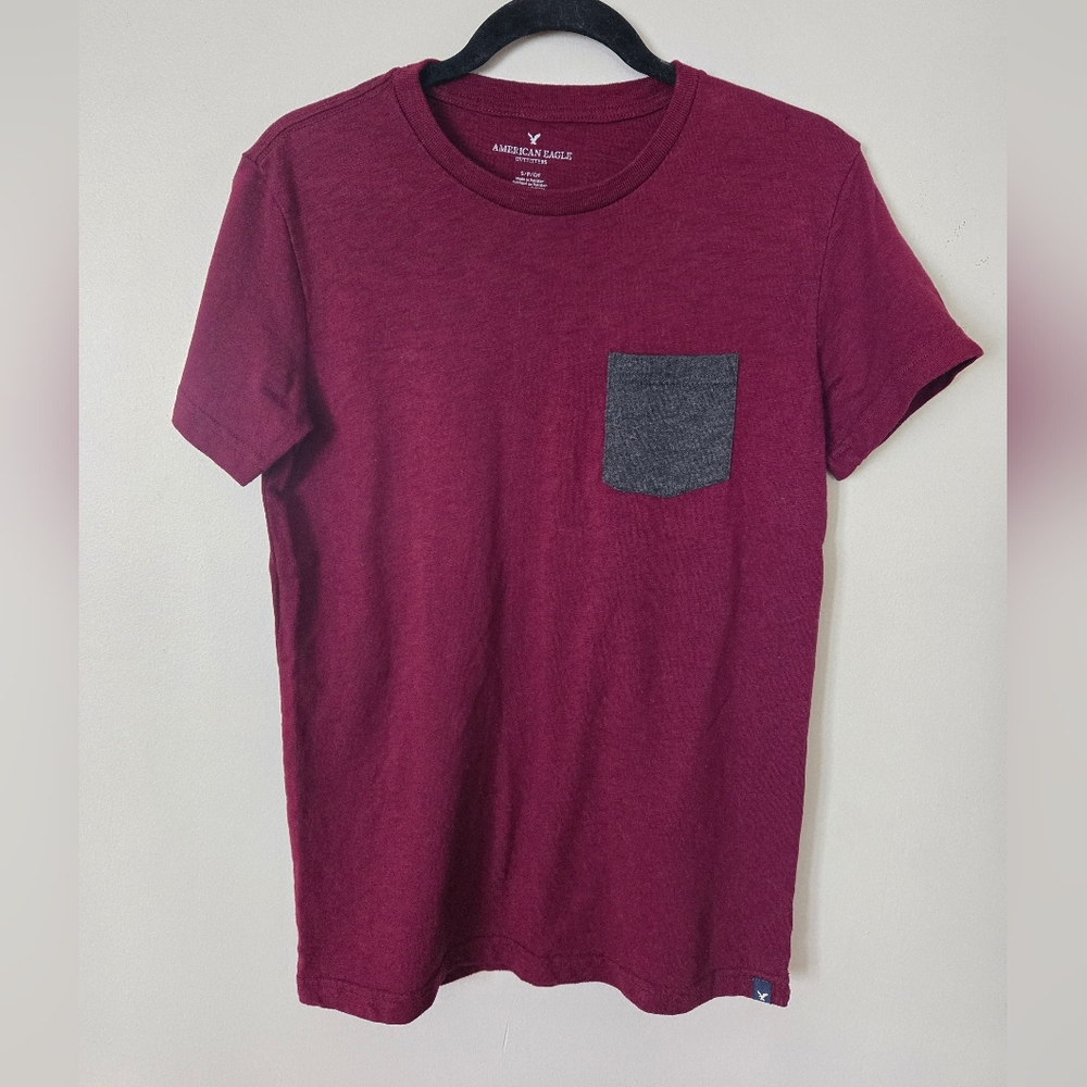 American Eagle Outfitters Men's Burgundy T-Shirt with Gray Pocket